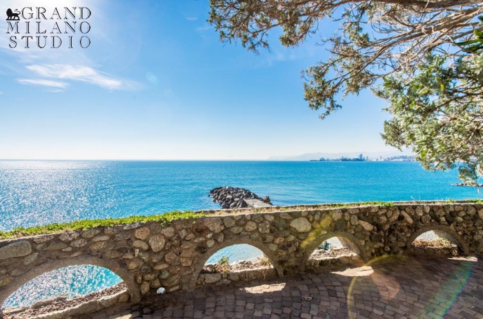 DOK777. Villa fronte mare con vista panoramica in Liguria