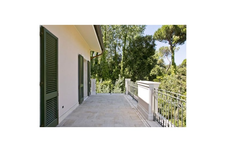 DIOA1. Villa in Vendita a Forte dei Marmi