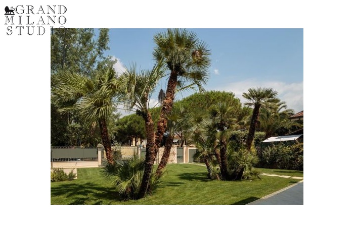 DIOA1. Villa in Vendita a Forte dei Marmi