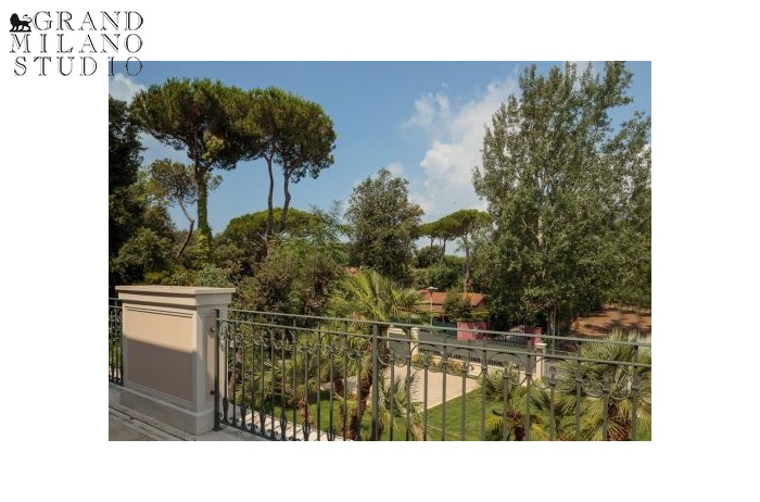 DIOA1. Villa in Vendita a Forte dei Marmi