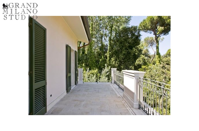 DIOA1. Villa in Vendita a Forte dei Marmi