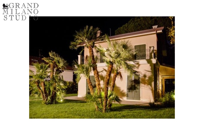 DIOA1. Villa in Vendita a Forte dei Marmi