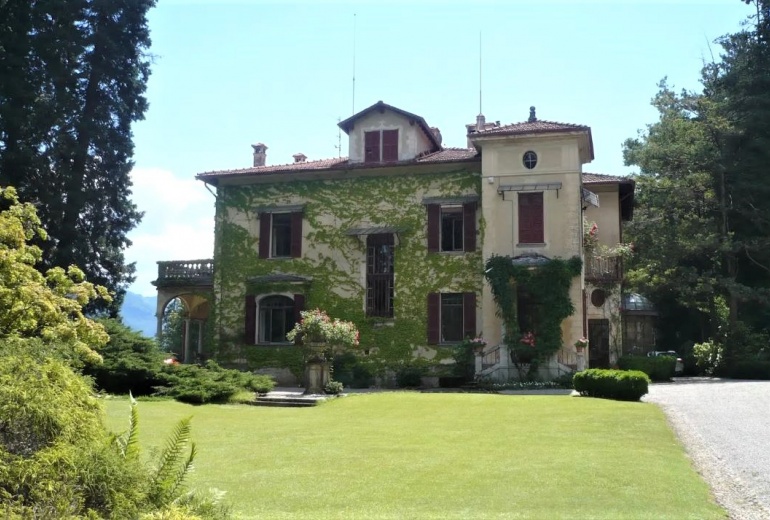 DTIM102. Villa storica con vista panoramica sul Lago di Como