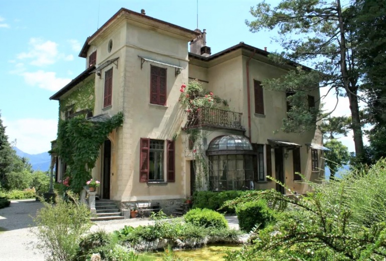 DTIM102. Villa storica con vista panoramica sul Lago di Como