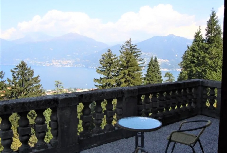 DTIM102. Villa storica con vista panoramica sul Lago di Como