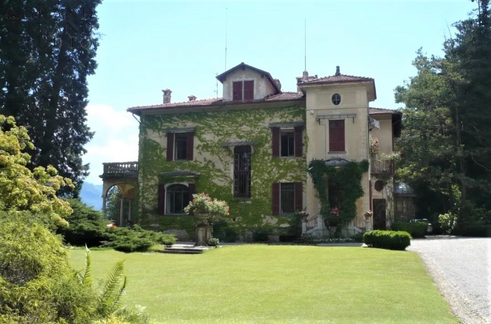 DTIM102. Villa storica con vista panoramica sul Lago di Como