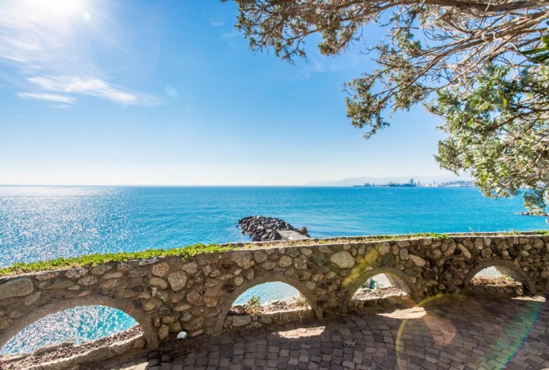 DOK777. Villa fronte mare con vista panoramica in Liguria