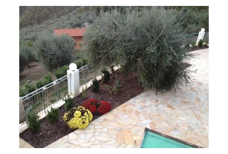 DOK115. Villa con vista panoramica sulle montagne Liguri di Dolceacqua