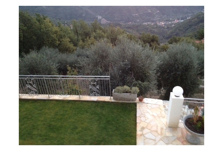 DOK115. Villa con vista panoramica sulle montagne Liguri di Dolceacqua