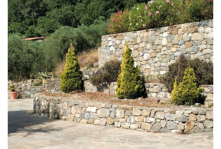 DOK115. Villa con vista panoramica sulle montagne Liguri di Dolceacqua