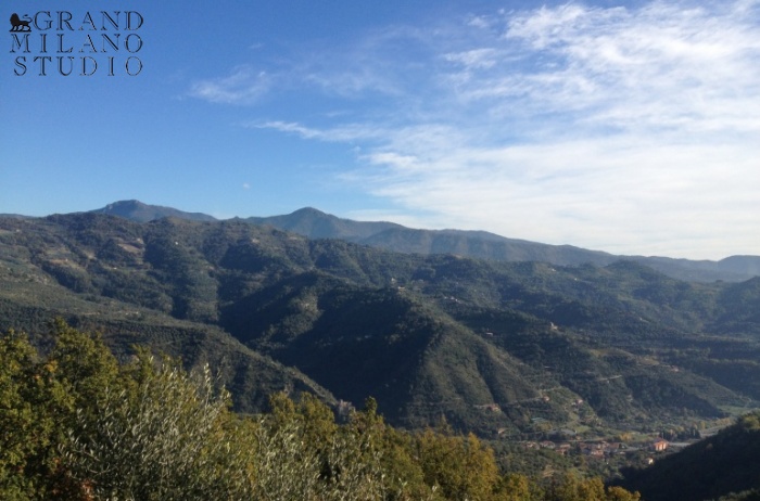 DOK115. Villa con vista panoramica sulle montagne Liguri di Dolceacqua