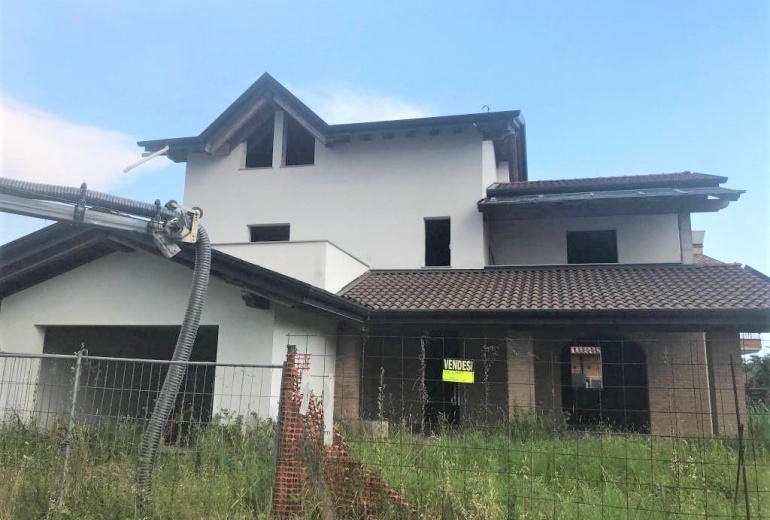 DOK850.Villa unifamiliare in fase finale di costruzione. Vendita a grezzo 