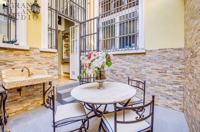 DYK014. Appartamento di 188 mq con cortiletto e terrazzo in zona NoLo