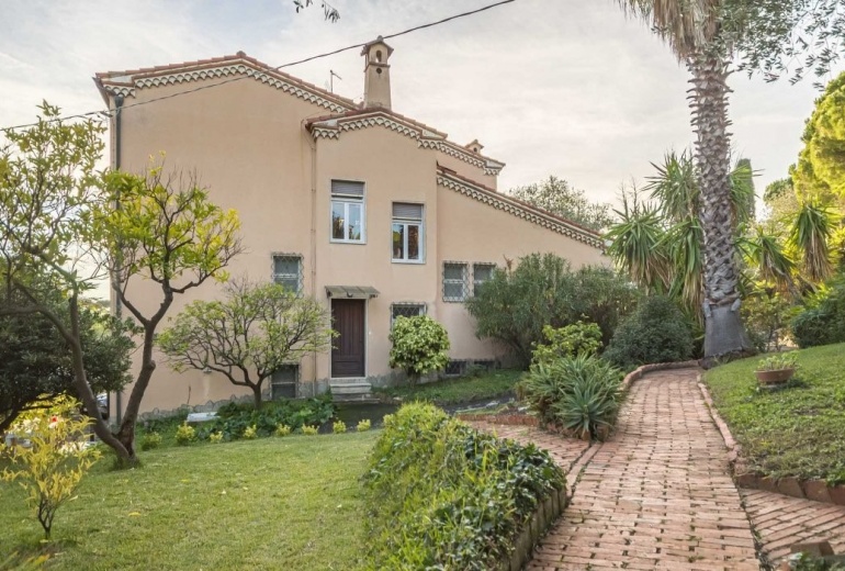 DOK865.VILLA CON PISCINA E PARZIALE VISTA MARE A BORDIGHERA