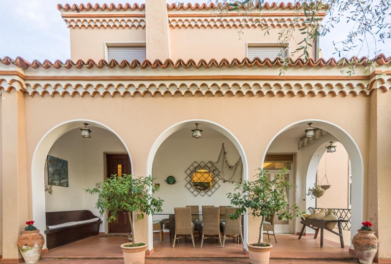 DOK865.VILLA CON PISCINA E PARZIALE VISTA MARE A BORDIGHERA