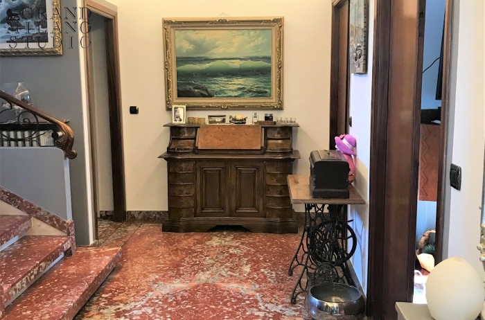 DOK865.VILLA CON PISCINA E PARZIALE VISTA MARE A BORDIGHERA