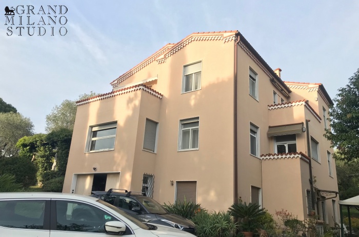 DOK865.VILLA CON PISCINA E PARZIALE VISTA MARE A BORDIGHERA