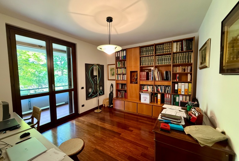 DAB10. VILLA DI TESTA CON GIARDINO NEL CONDOMINIO CON PISCINA