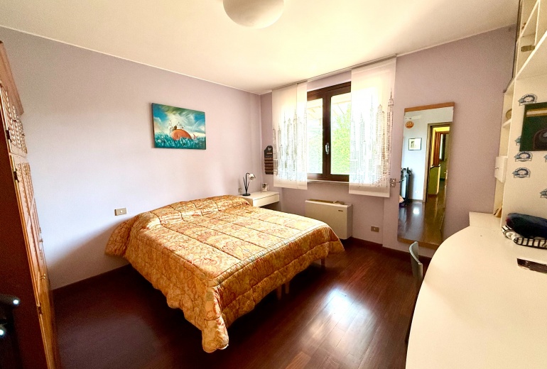 DAB10. VILLA DI TESTA CON GIARDINO NEL CONDOMINIO CON PISCINA