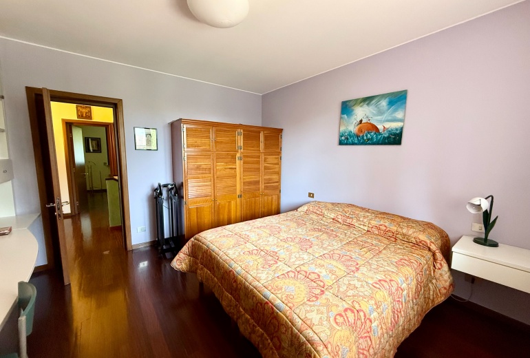 DAB10. VILLA DI TESTA CON GIARDINO NEL CONDOMINIO CON PISCINA