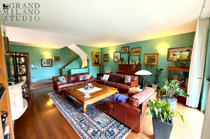 DAB10. VILLA DI TESTA CON GIARDINO NEL CONDOMINIO CON PISCINA