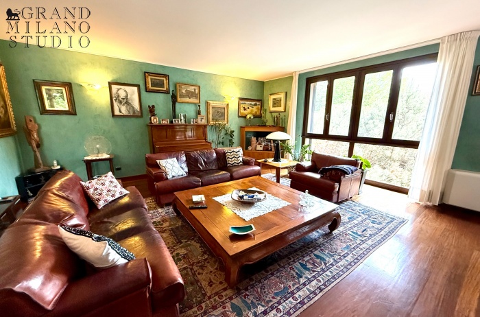 DAB10. VILLA DI TESTA CON GIARDINO NEL CONDOMINIO CON PISCINA