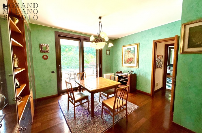 DAB10. VILLA DI TESTA CON GIARDINO NEL CONDOMINIO CON PISCINA