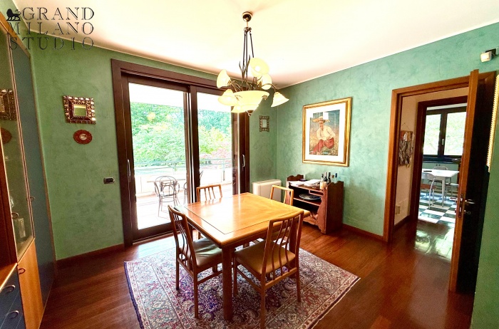 DAB10. VILLA DI TESTA CON GIARDINO NEL CONDOMINIO CON PISCINA
