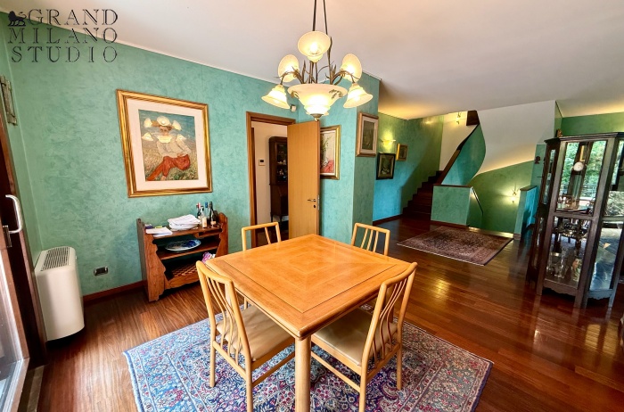 DAB10. VILLA DI TESTA CON GIARDINO NEL CONDOMINIO CON PISCINA