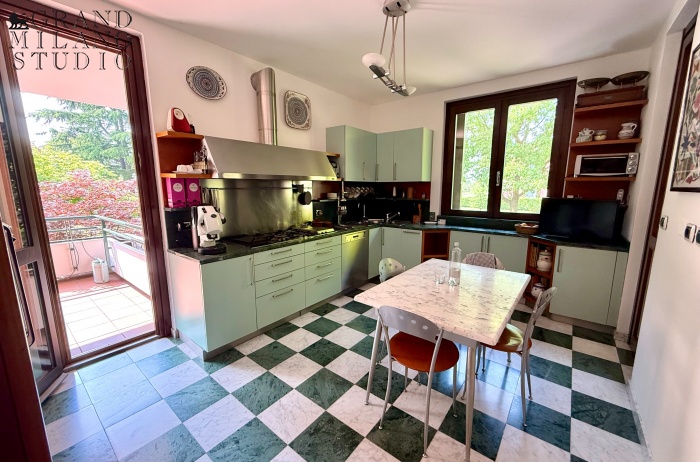 DAB10. VILLA DI TESTA CON GIARDINO NEL CONDOMINIO CON PISCINA