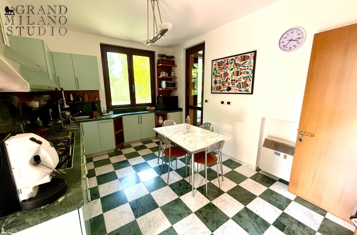 DAB10. VILLA DI TESTA CON GIARDINO NEL CONDOMINIO CON PISCINA