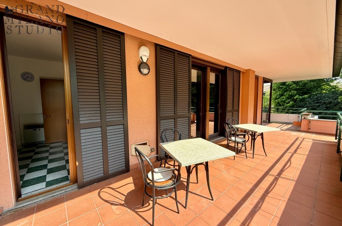 DAB10. VILLA DI TESTA CON GIARDINO NEL CONDOMINIO CON PISCINA