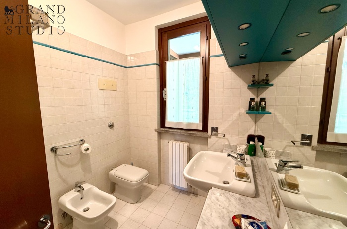 DAB10. VILLA DI TESTA CON GIARDINO NEL CONDOMINIO CON PISCINA