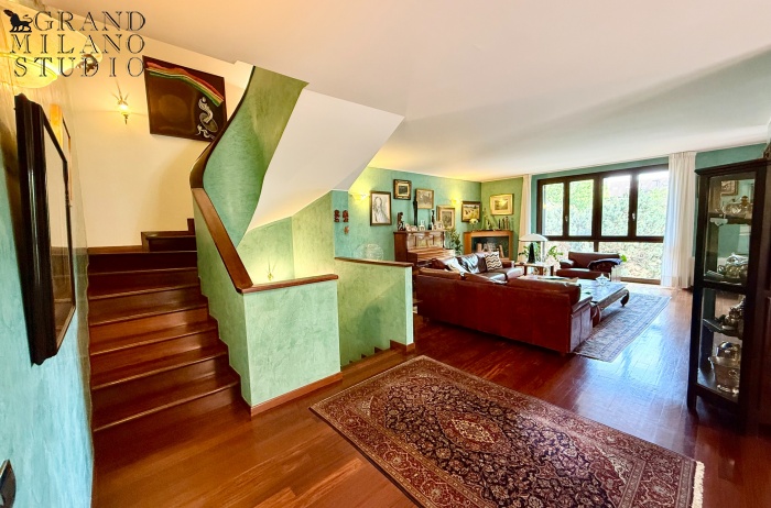 DAB10. VILLA DI TESTA CON GIARDINO NEL CONDOMINIO CON PISCINA