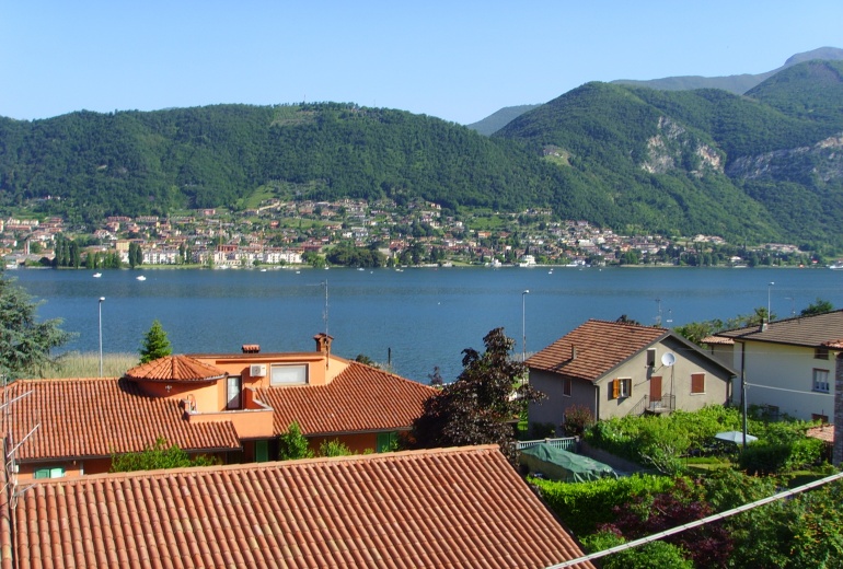 DEM22 Villa independente con ampi porticati e giardino a Paratico, Lago d'Iseo