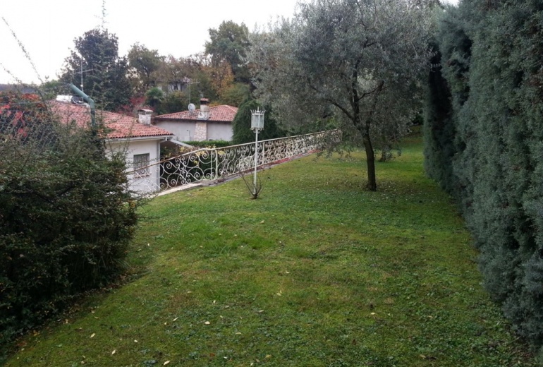  DOK65.Villa  con piscina a Salò. 