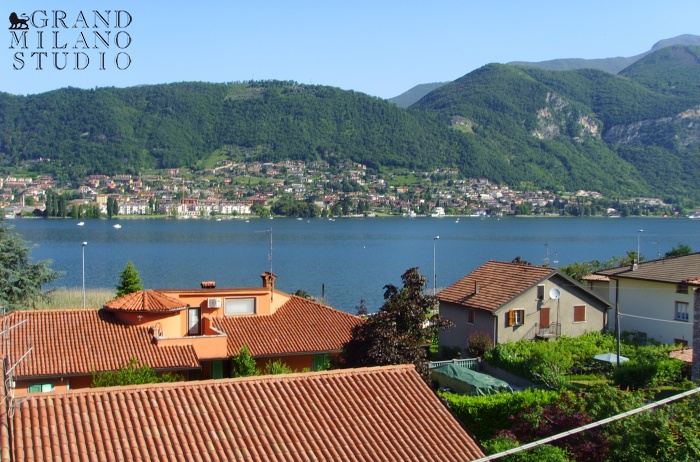 DEM22 Villa independente con ampi porticati e giardino a Paratico, Lago d'Iseo