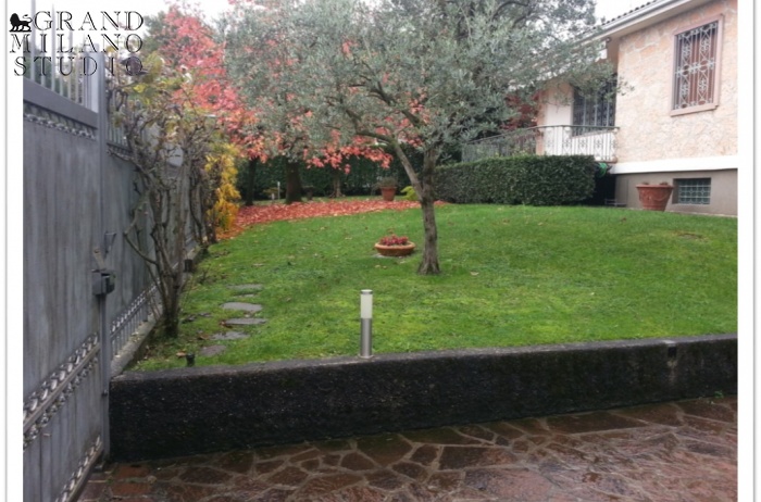  DOK65.Villa  con piscina a Salò. 