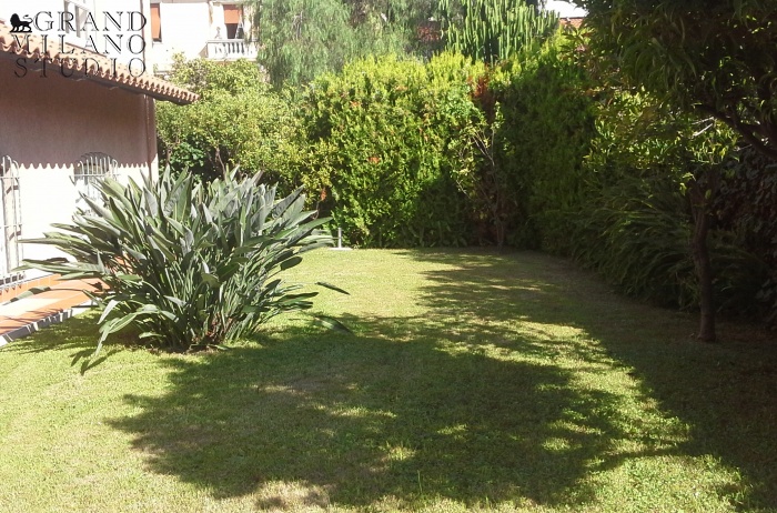 DIK281 Sanremo. Splendida villa con vista a pochi passi dal mare