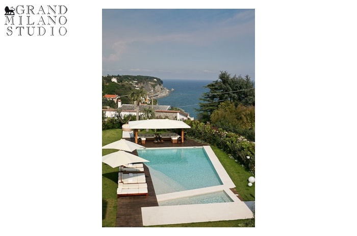 DYK 25. Una villa con un design unico, piscina e vista mare mozzafiato