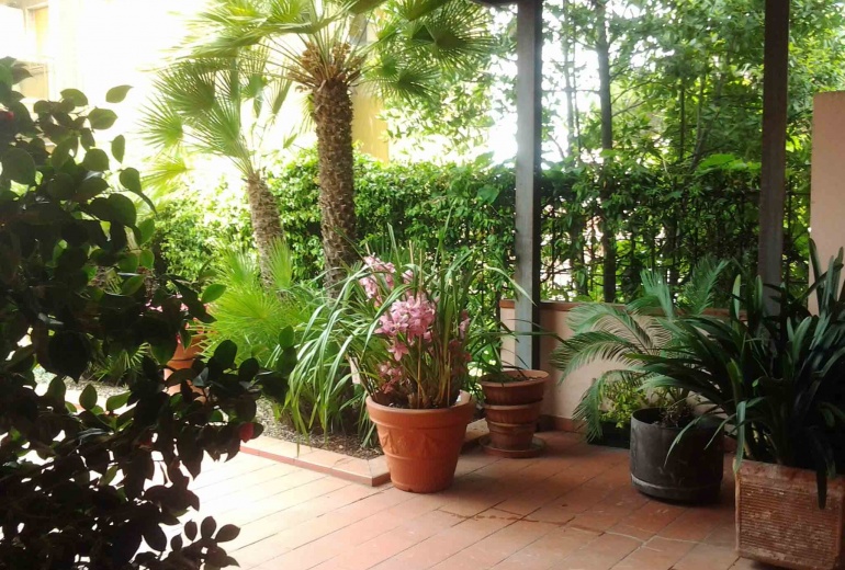 DIK235 Sanremo. Villa in prima linea con grande giardino