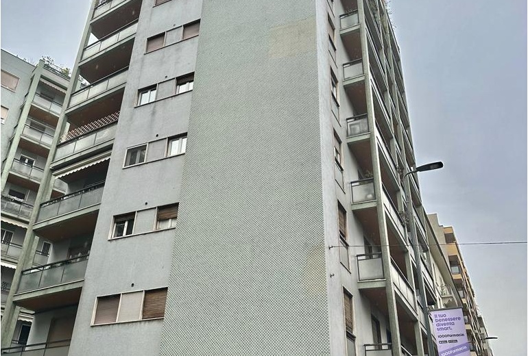 DOK702. Ampio appartamento ristrutturato a nuovo con 2 balconi e doppia esposizione