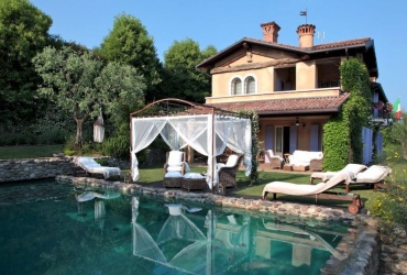 DALB8.Villa con piscina recentemente ristrutturata a San Felice del Benaco